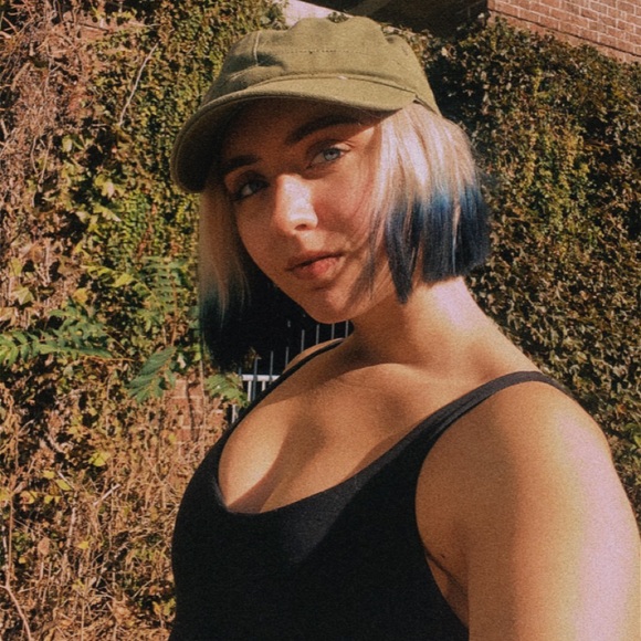 Meet your Posher, Julie - Picture 1 of 1